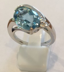 BAGUE CREATION OR BLANC 750 AIGUE MARINE ET DIAMANTS