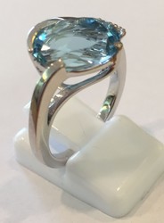 BAGUE CREATION OR BLANC 750 AIGUE MARINE ET DIAMANTS